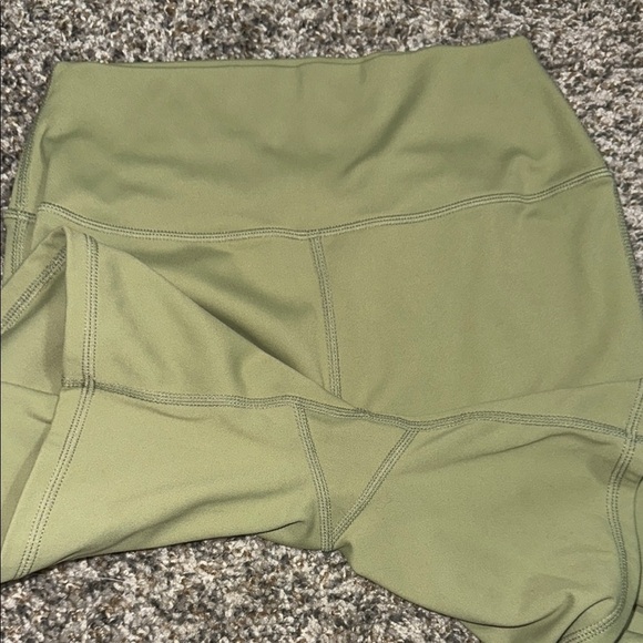 Revolve Olive Green Women's Shorts size Small - high rise - Picture 5 of 7